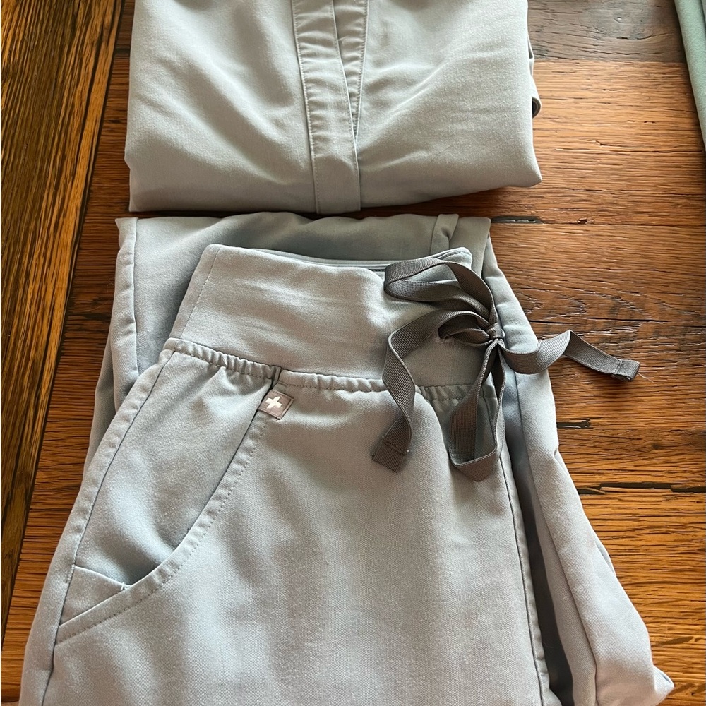 Figs scrubs set
